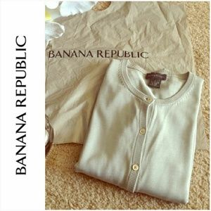 💖 Banana Republic 100% silk Cardigan 💖